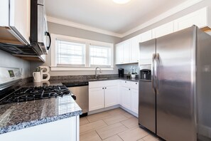 Micro-ondes, four, plaque de cuisson, lave-vaisselle