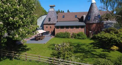 The Hop Kilns - Rural Rustic Charm with Luxurious Modern Comfort