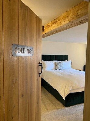 5 slaapkamers, een bureau, een strijkplank/strijkijzer, gratis wifi