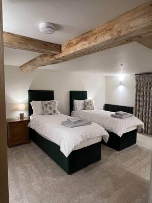 5 bedrooms, desk, iron/ironing board, free WiFi
