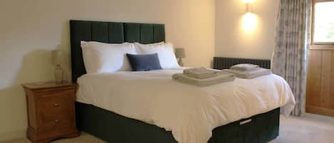 5 bedrooms, desk, iron/ironing board, free WiFi