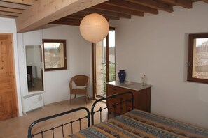 2 chambres, fer et planche Ă repasser, Wi-Fi gratuit, draps fournis