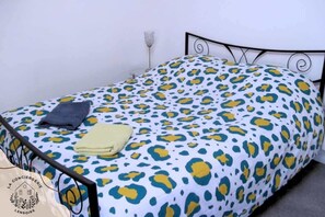 1 多间卧室、床单