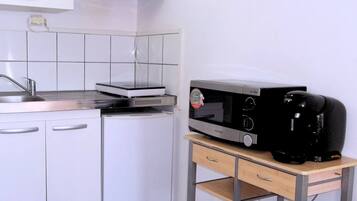 KĂŒhlschrank, Mikrowelle, GeschirrspĂŒler