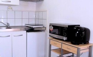 Fridge, microwave, coffee/tea maker, cookware/dishes/utensils