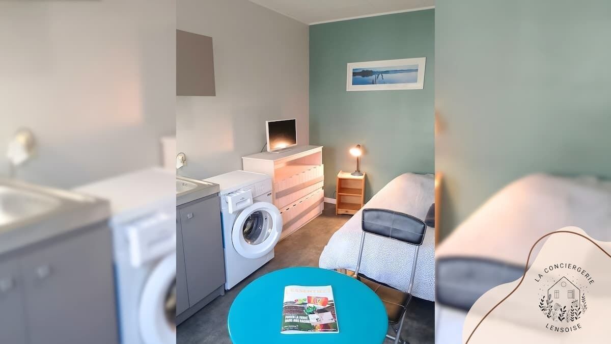 1 bedroom, bed sheets