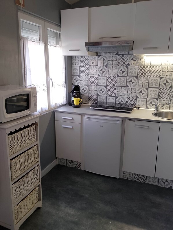 Fridge, microwave, coffee/tea maker, cookware/dishes/utensils