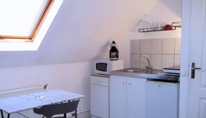 Fridge, microwave, stovetop, coffee/tea maker