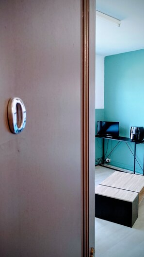 Interior - Chambre solitaire, Bollaert, WIFI, parking, 2pers (Lens)