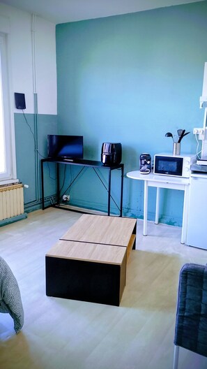 Interior - Chambre solitaire, Bollaert, WIFI, parking, 2pers (Lens)