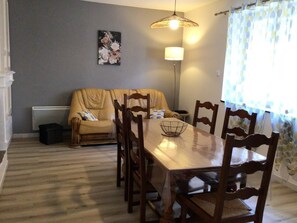 Dining - Chez Mamie Gigi - DIENVILLE (DIENVILLE)