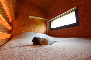2 bedrooms, bed sheets