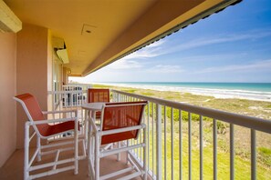 Property grounds - Direct Oceanfront Escape– Steps to the Beach W/ Heated Pool, Private Balcony & Grills (Cocoa Beach)
