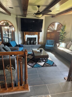 Smart TV, fireplace