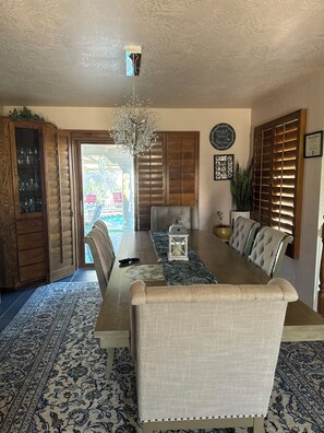 Dining - Beautiful Vacation Home with Pool (Yuma)
