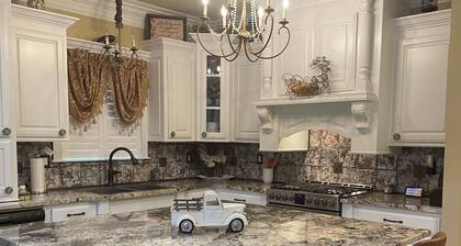 Charming 3-bedroom house with AC, WiFi in lovely Maurepas