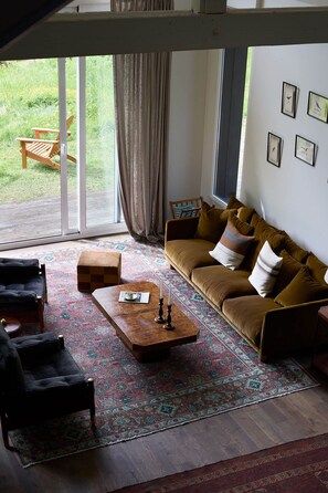 TV, fireplace, books, stereo