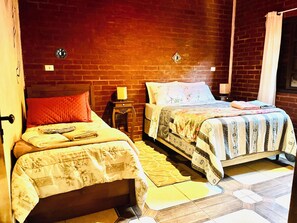 3 camere, una scrivania, Wi-Fi gratuito, lenzuola