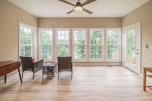 New Build! Bayview- Private dock in quiet cul-de-sac. 20 minutes to Murray State