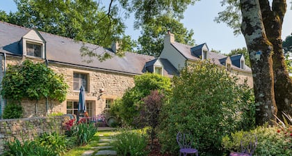 Guest Room 'Room - Spa - Pool - Sauna' with Private Terrace and Shared Garden