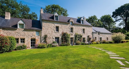 Chambre d'hÎtes 'Chambre - Spa - Piscine - Sauna' avec terrasse privée et jardin partagé