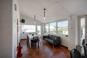 Interior - Holiday Home 'Dora Polignano A Mare' with Sea View, Terrace and Garden (Polignano a Mare)