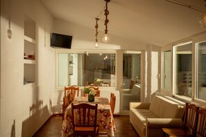 Dining - Holiday Home 'Dora Polignano A Mare' with Sea View, Terrace and Garden (Polignano a Mare)