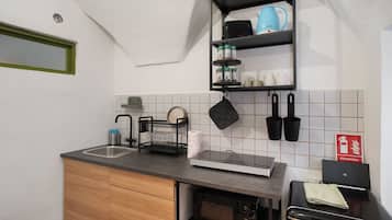 Fridge, microwave, stovetop, coffee/tea maker