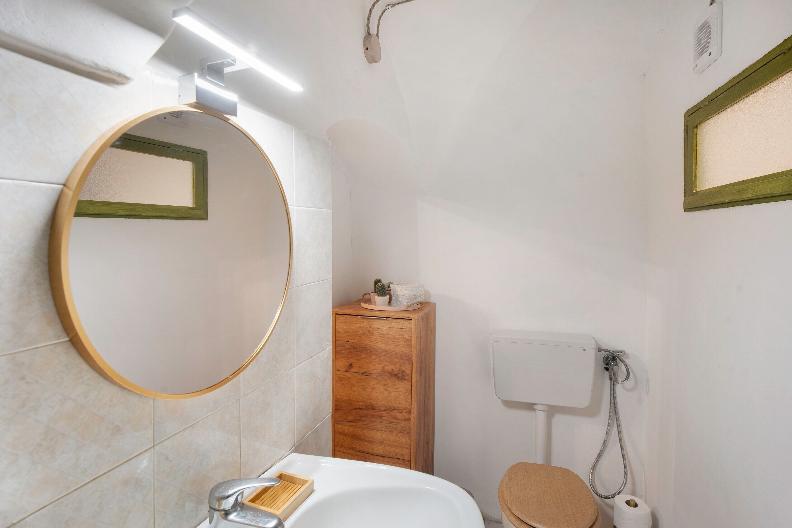 Suihku, hiustenkuivaaja, pyyhkeet