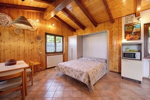 1 bedroom, bed sheets