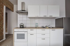 Frigorifero, forno, piano cottura