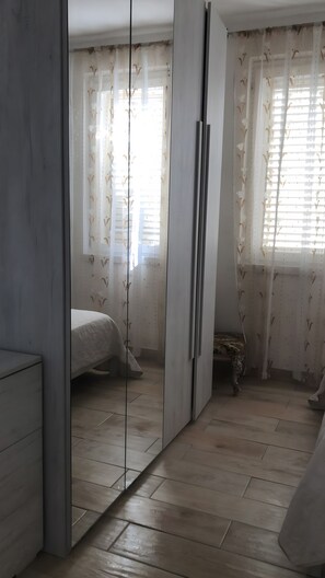 1 bedroom, free WiFi, bed sheets - Double Room 'Matrimoniale Vicino Al Mare' with Sea View, Shared Pool and Shared Terrace (Platamona)