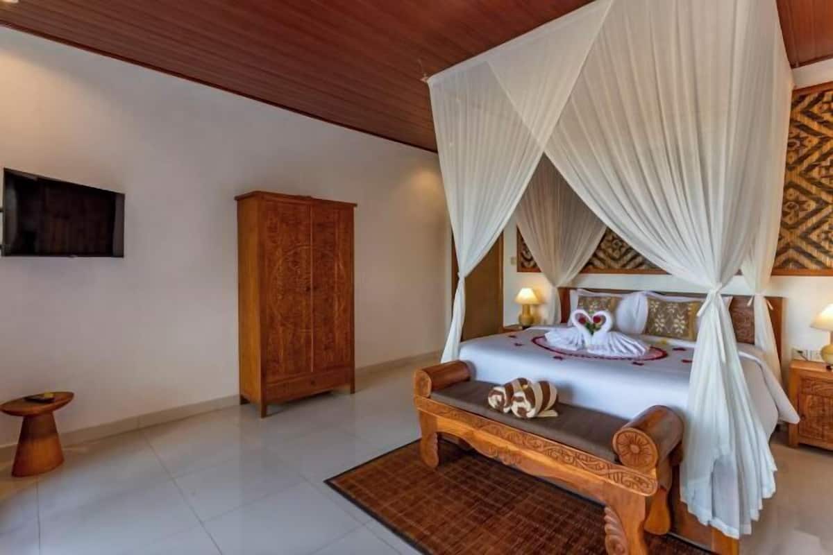 Egyptian cotton sheets, premium bedding, desk, laptop workspace