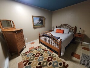 3 slaapkamers, een strijkplank/strijkijzer, wifi, beddengoed