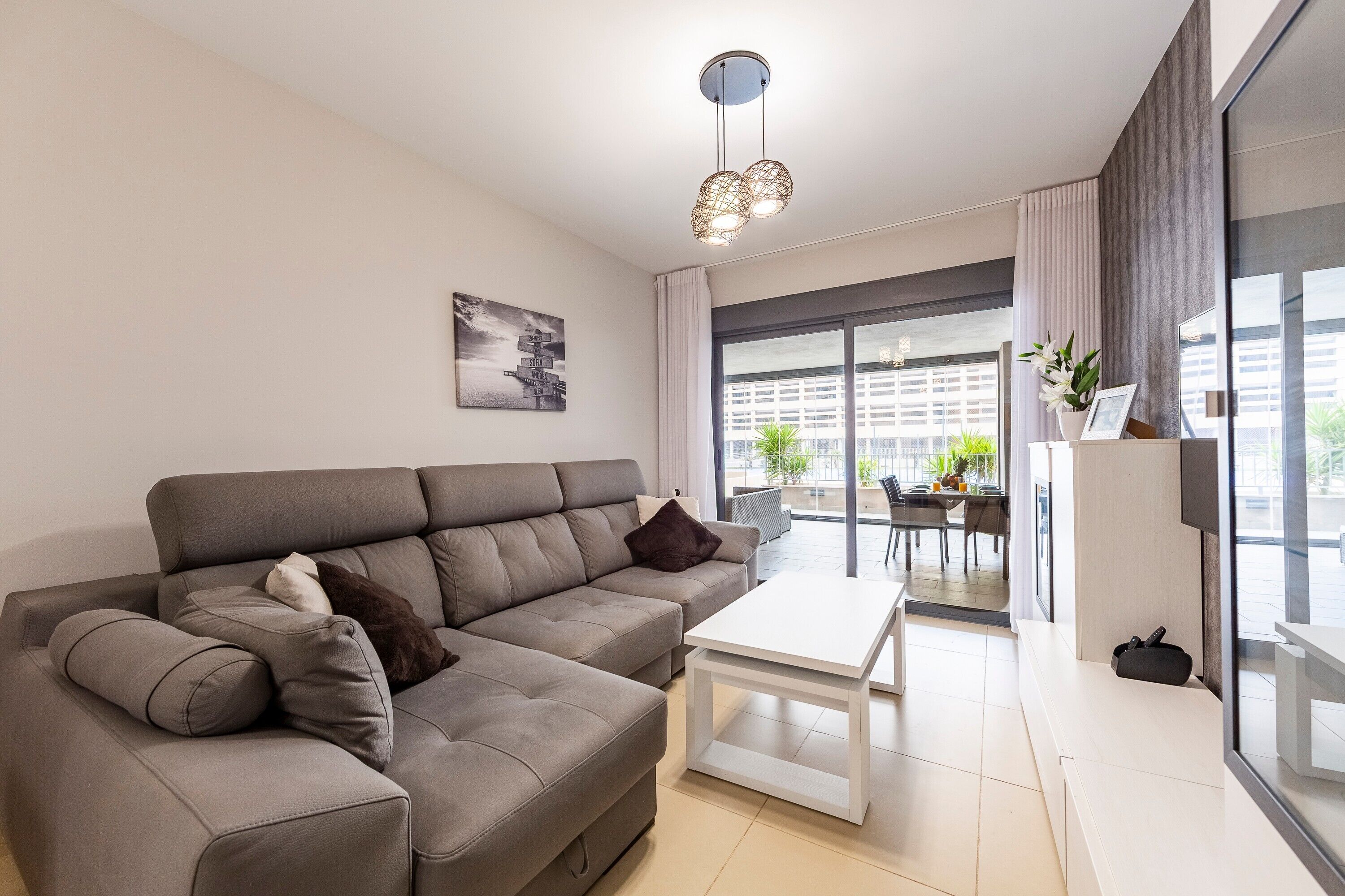 テレビ、卓球台