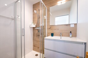 Suihku, hiustenkuivaaja