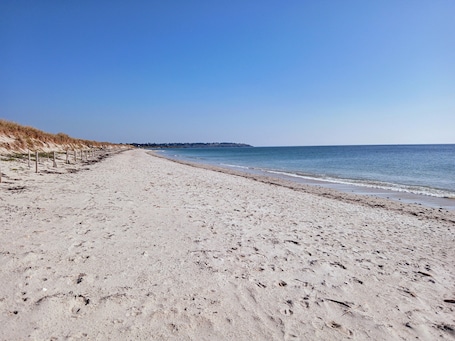Beach nearby. "Babord" Apartment: Near Port and Beach, Wi-Fi, Parking
