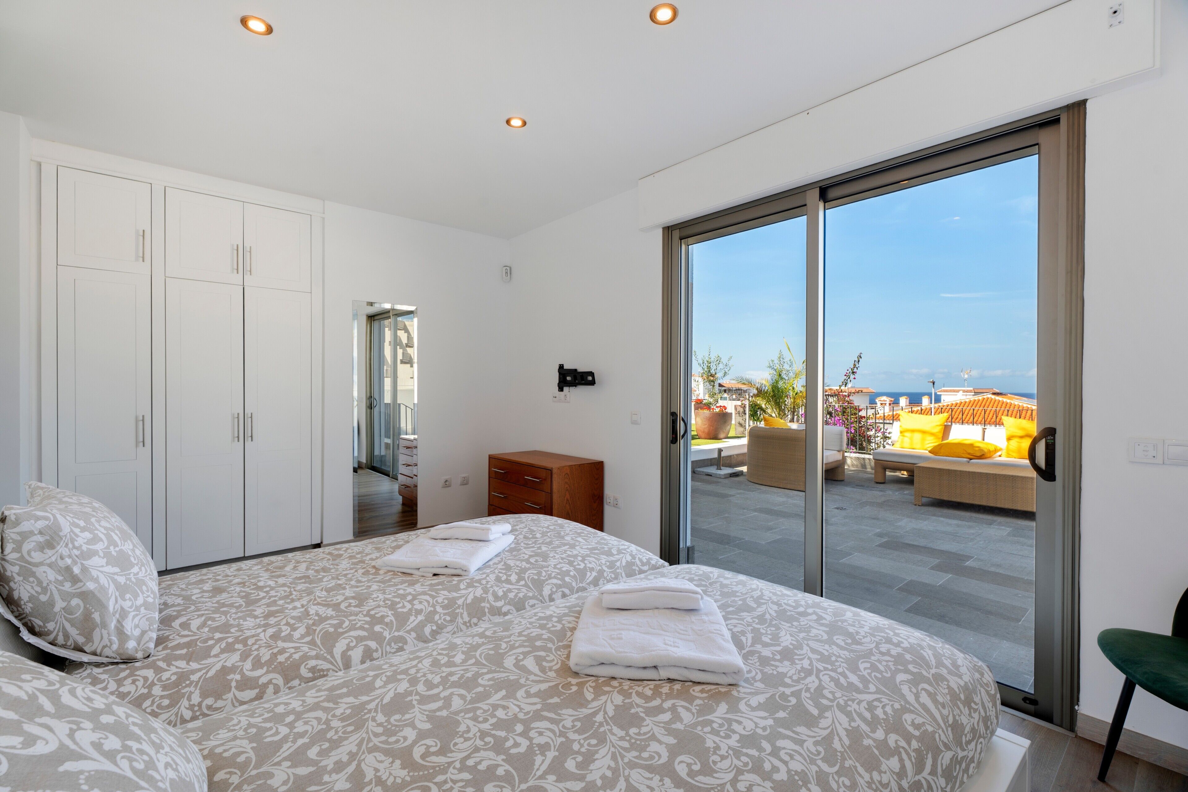 4 slaapkamers, een strijkplank/strijkijzer, gratis wifi, beddengoed