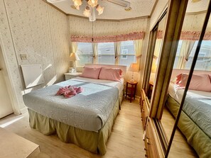 2 bedrooms, desk, iron/ironing board, free WiFi