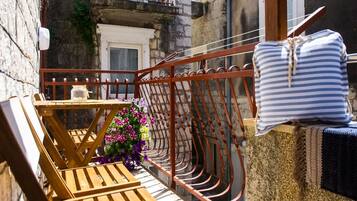 Rumah (Four Bedroom Holiday Home) | Balkon