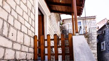 Rumah (Four Bedroom Holiday Home) | Tangga