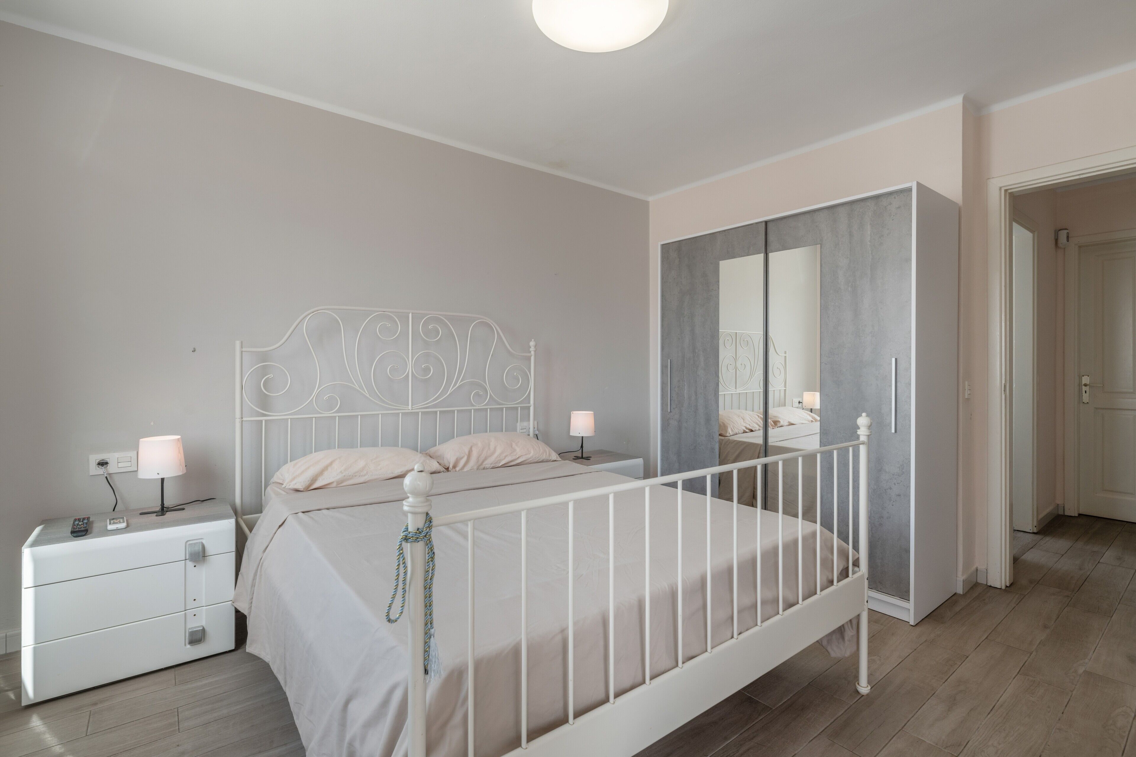 2 slaapkamers, een strijkplank/strijkijzer, gratis wifi, beddengoed