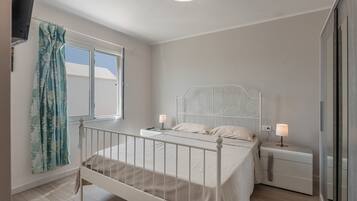 2 makuuhuonetta, silitysrauta/-lauta, ilmainen Wi-Fi, vuodevaatteet