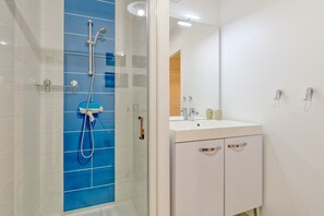 Douche, sèche-cheveux