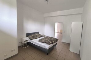 2 bedrooms, WiFi, bed sheets - Bright loft in a small village (Holzminden)