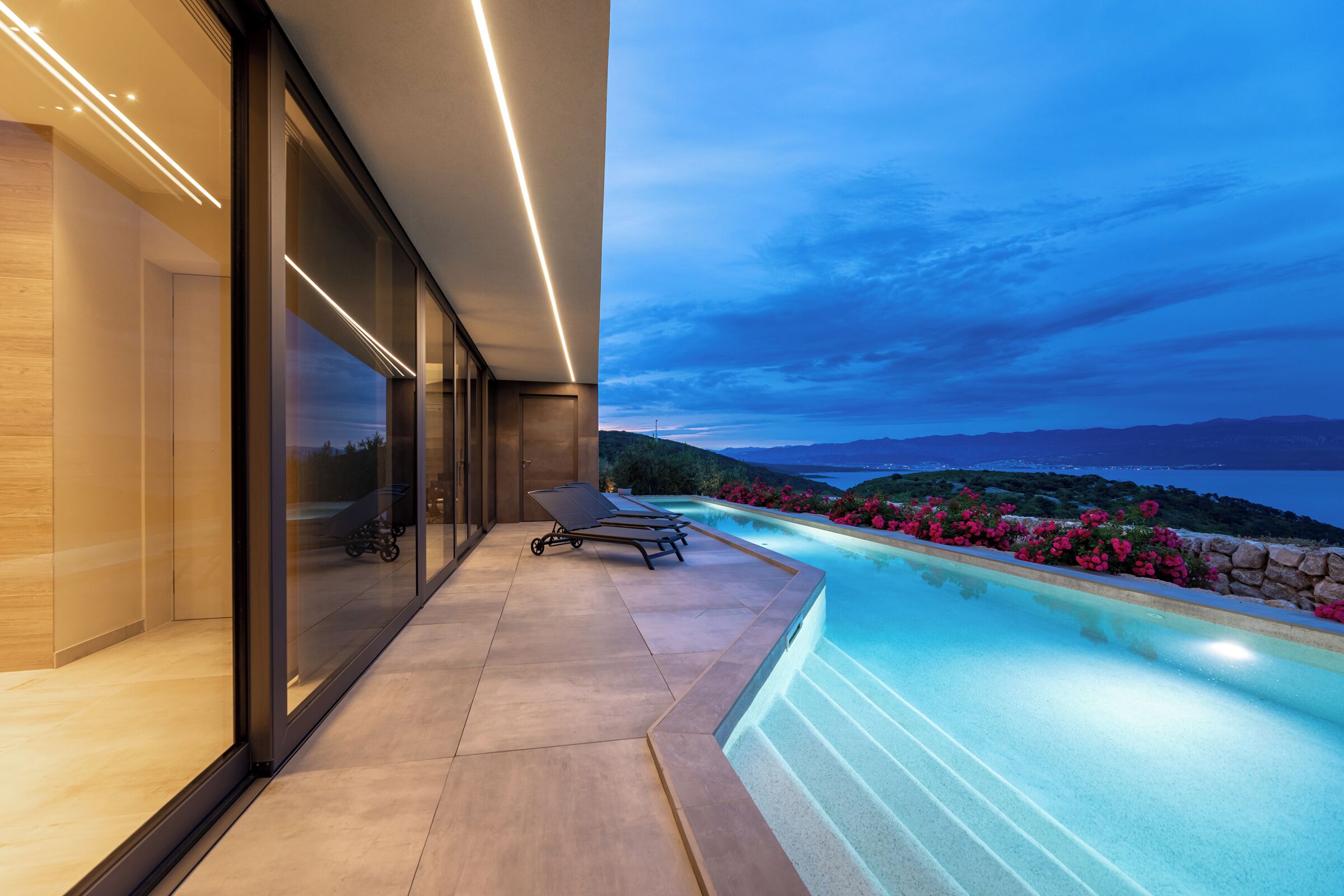 Lämmitetty uima-allas