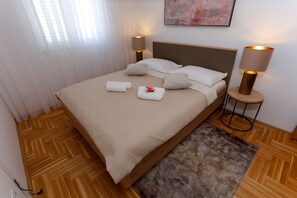 Apartment (Two bedroom Apartment with Balcony an) | 2 bedrooms - Trogir Stylish Apartment With Balcony and Sea View (Trogir)