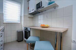 Apartment (Two bedroom Apartment with Balcony an) | Private kitchen | Fridge - Trogir Stylish Apartment With Balcony and Sea View (Trogir)