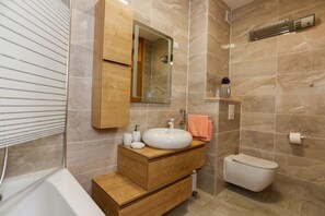 Apartamento (Two bedroom Apartment with Balcony an) | Banheiro | Toalhas de banho 