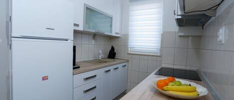 Apartment (Two bedroom Apartment with Balcony an) | Eigene Küche | Kühlschrank